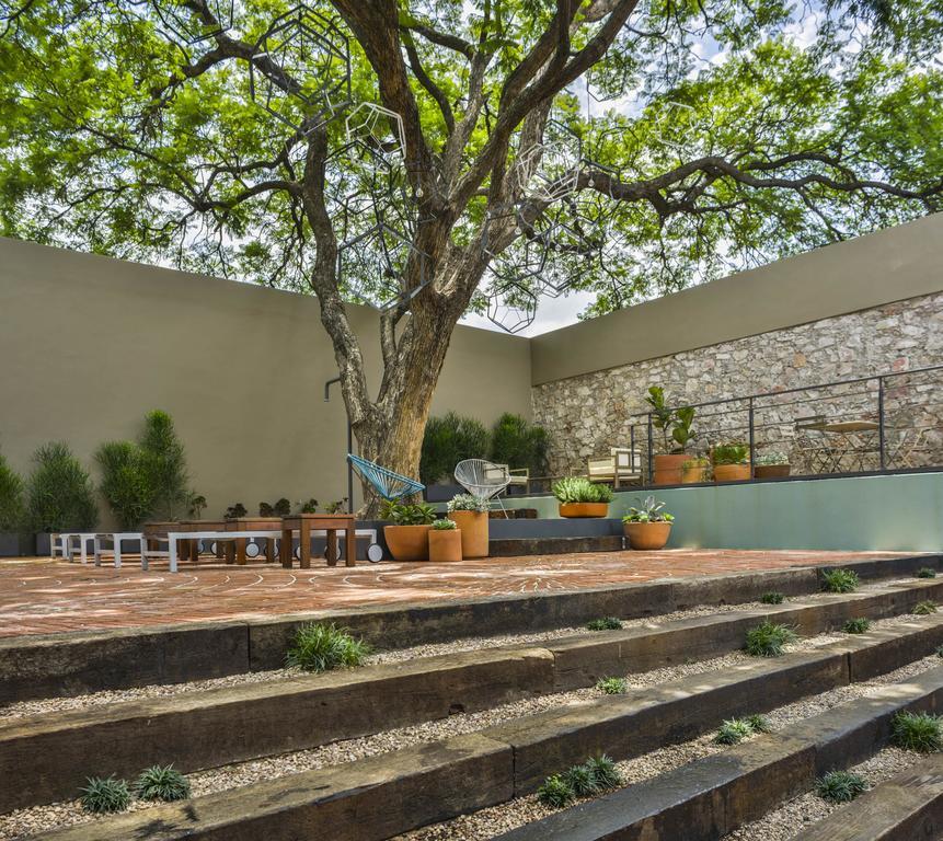 Hotel Criol Querétaro Exterior foto The courtyard of the house